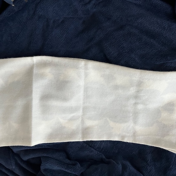 Scarf - Picture 7 of 9